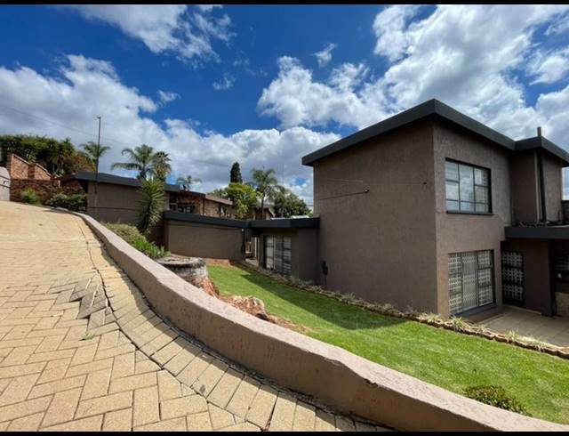 4 BEDROOM HOUSE FOR SALE IN ROODEKRANS